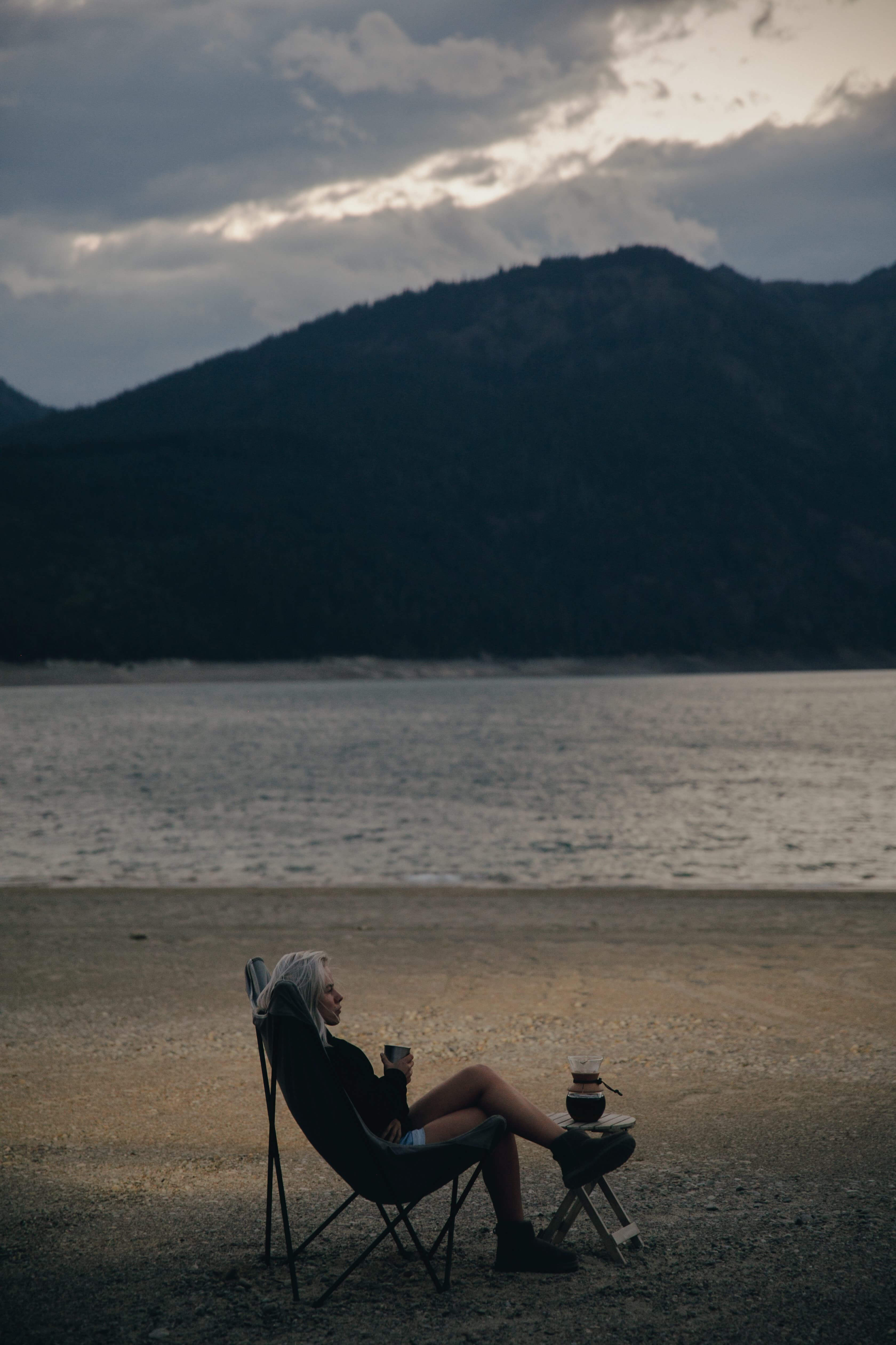 drinking filter cacao made with chemex on beach